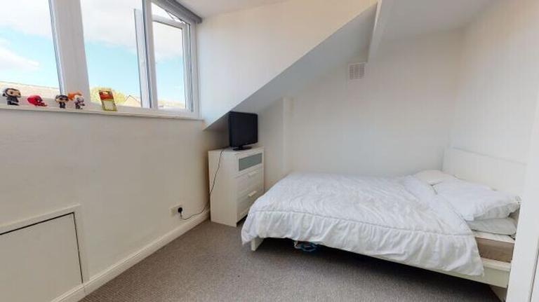 Harold Place, Hyde Park, Leeds, LS6 1PQ