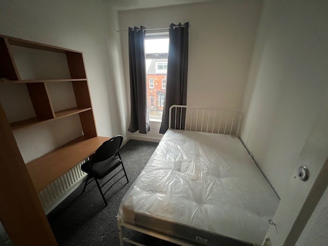 Ebor Mount, Hyde Park, Leeds, LS6 1NS