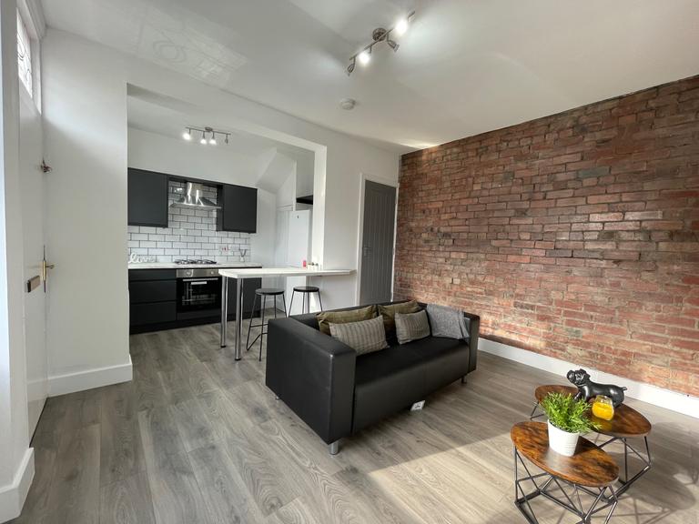 Autumn Place, Hyde Park, Leeds, LS6 1RJ