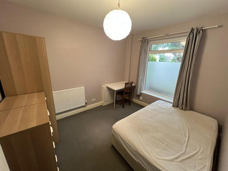 Downend Road, Fishponds, Bristol, BS16 5AW