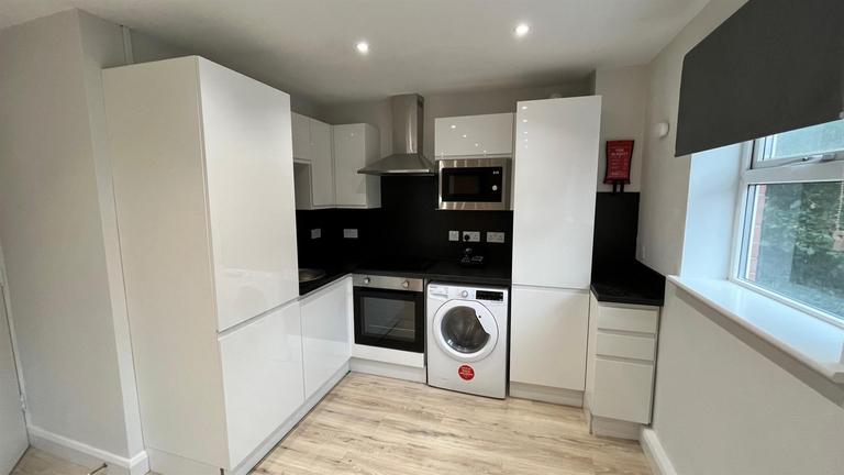 Welton Road, Hyde Park, Leeds, LS6 1EE