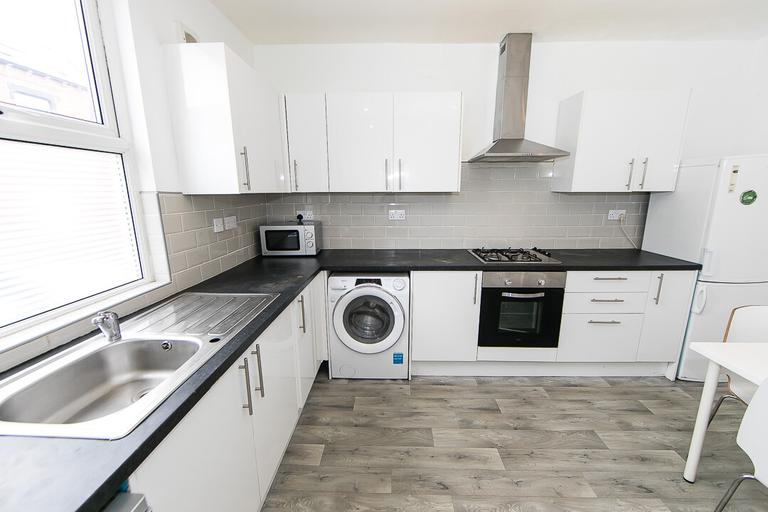 Kelsall Place, Hyde Park, Leeds, LS6 1RA