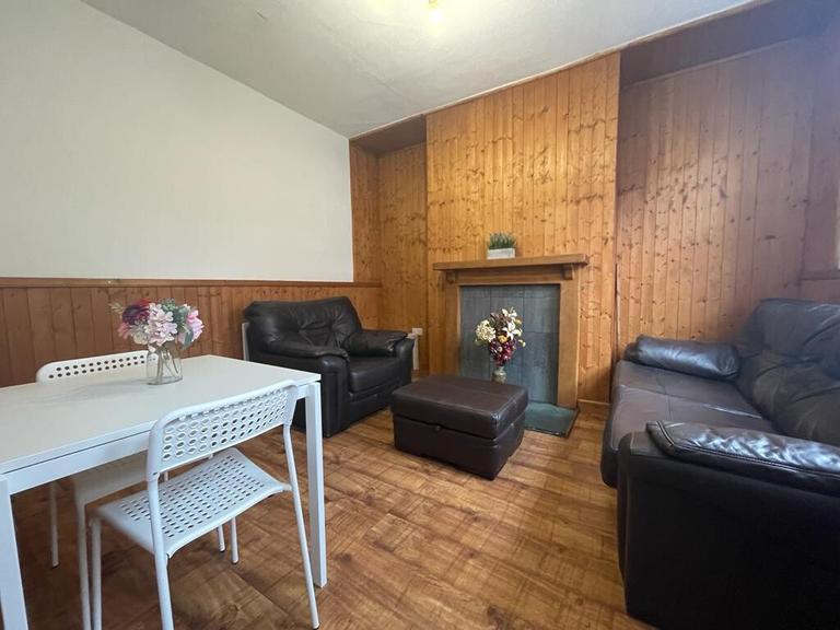 Kelsall Avenue, Hyde Park, Leeds, LS6 1RB