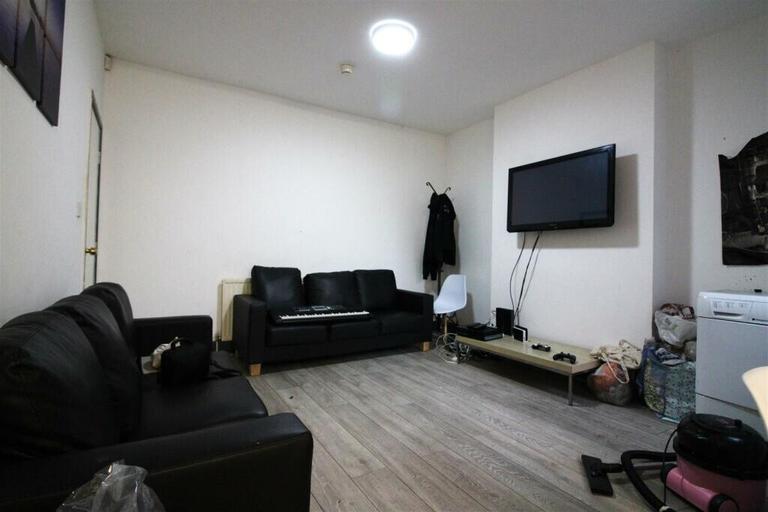 Rolleston Drive, Lenton, Nottingham, NG7 1JZ