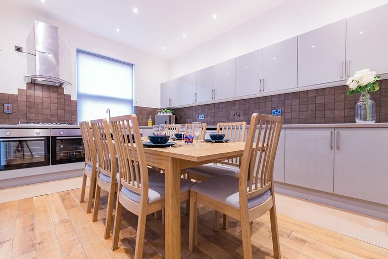 Manor Terrace, Hyde Park, Leeds, LS6 1BU