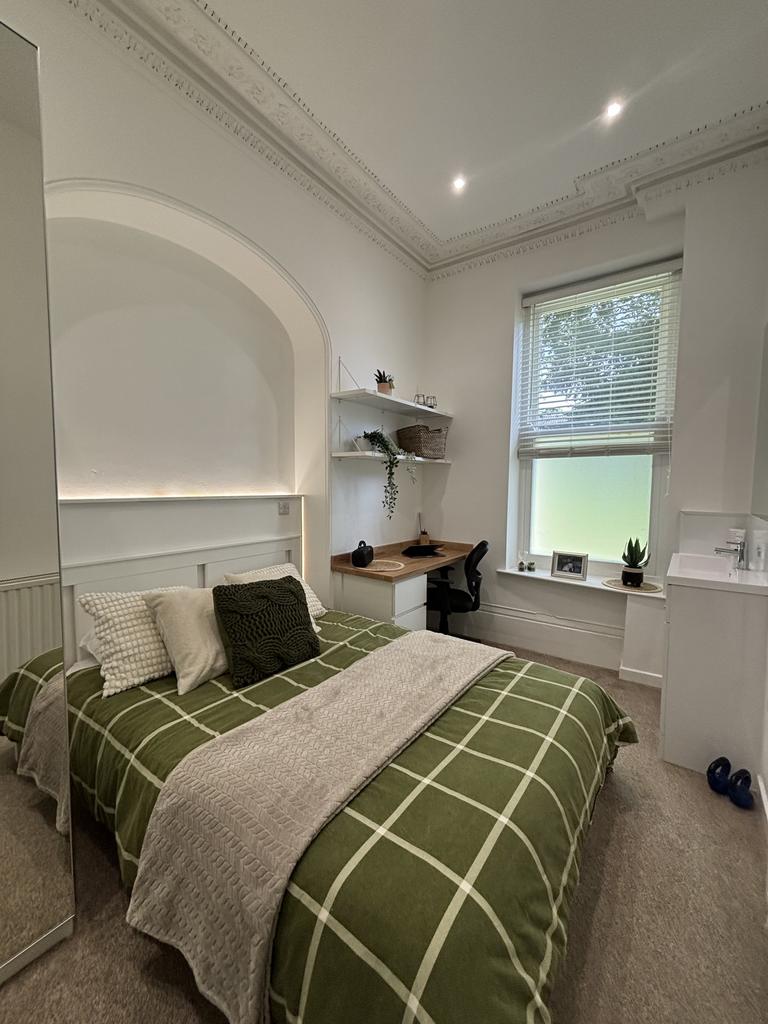 Broomhall Road, Broomhall, Sheffield, S10 2DR