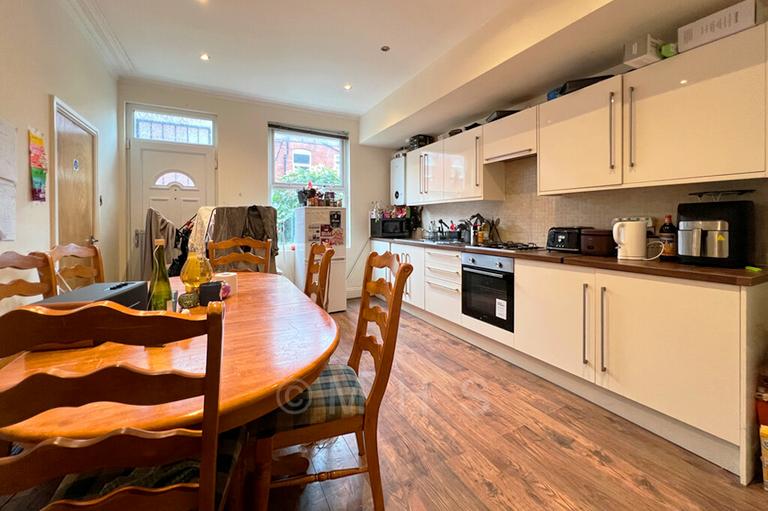 Hessle Terrace, Hyde Park, Leeds, LS6 1EQ