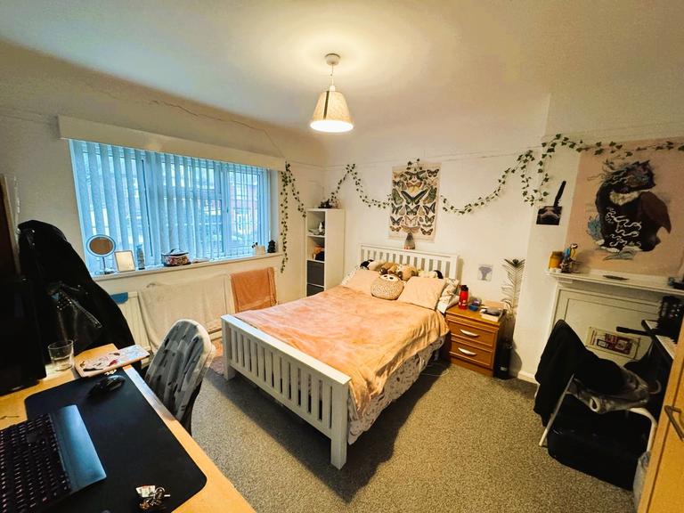 Charnock Avenue, Lenton, Nottingham, NG8 1AE