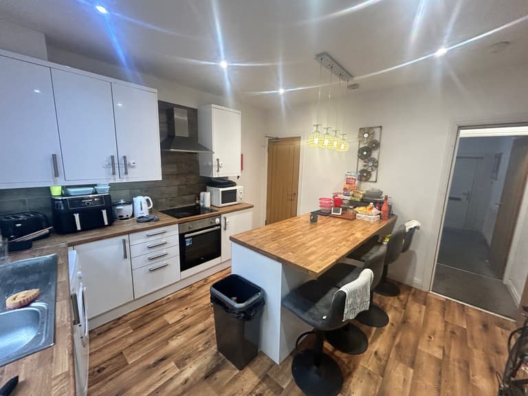 Branksome Terrace, Hyde Park, Leeds, LS6 1RG Branksome Terrace, Hyde Park, Leeds, LS6 1RG
