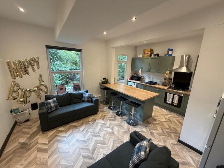 Victoria Road, Hyde Park, Leeds, LS6 2AS