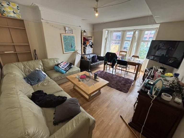 Estcourt Avenue, Headingley, Leeds, LS6 3ES