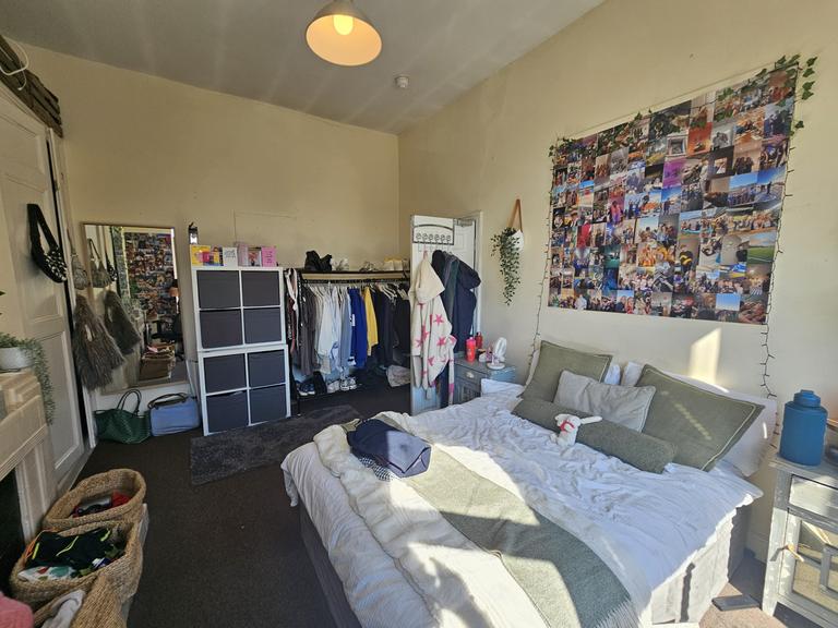 Hyde Park Terrace, Hyde Park, Leeds, LS6 1BJ