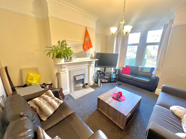 Chapel Lane, Headingley, Leeds, LS6 3BW