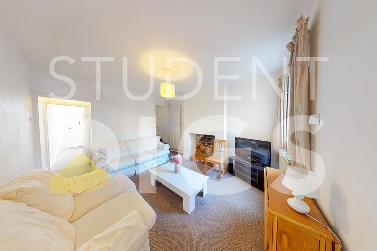 Leopold Road, Clarendon Park, Leicester, LE2 1YB