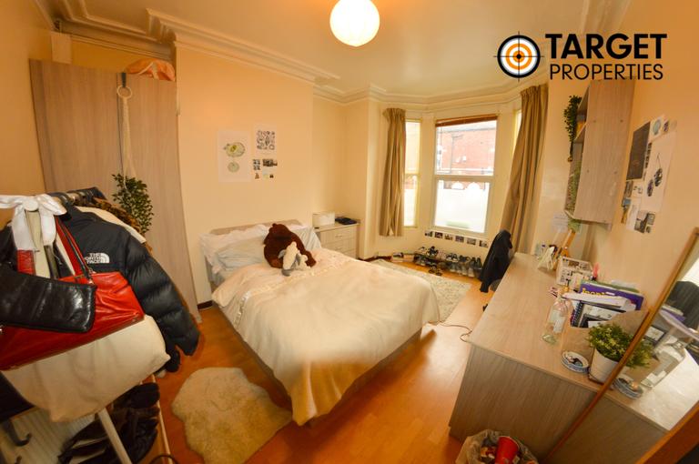 Norwood Road,(Off Victoria Rd) Close To The Golden Beam/Hyde Park Cinema, Hyde Park, Leeds, LS6 1DZ