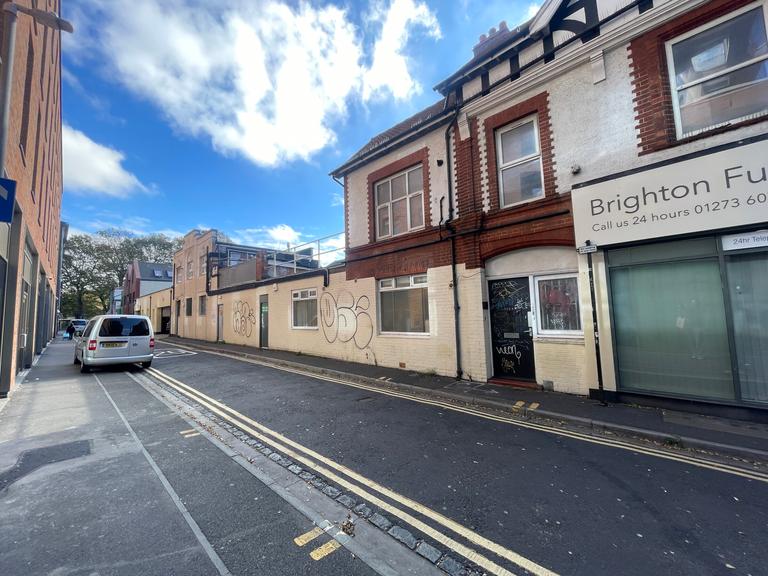 London Road, London Road, Brighton, BN1 4JH