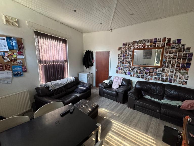 Norwood Road, Hyde Park, Leeds, LS6 1DZ