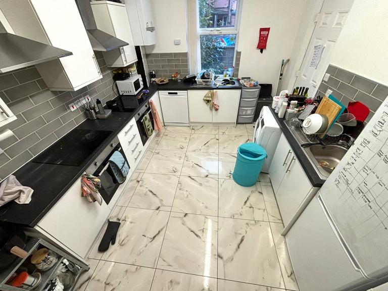 8 bedroom house for rent Brudenell Road, Leeds, LS6 1LS UniHomes
