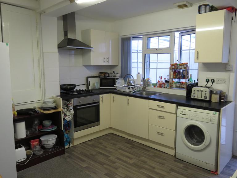 4 bedroom house for rent Charnock Avenue, Nottingham, NG8 1AE UniHomes