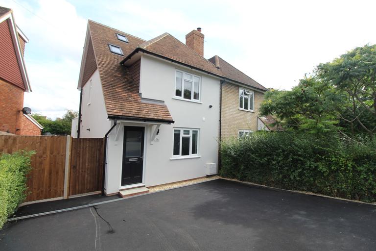 Raymond Crescent, Guildford, Surrey, GU2 7SZ