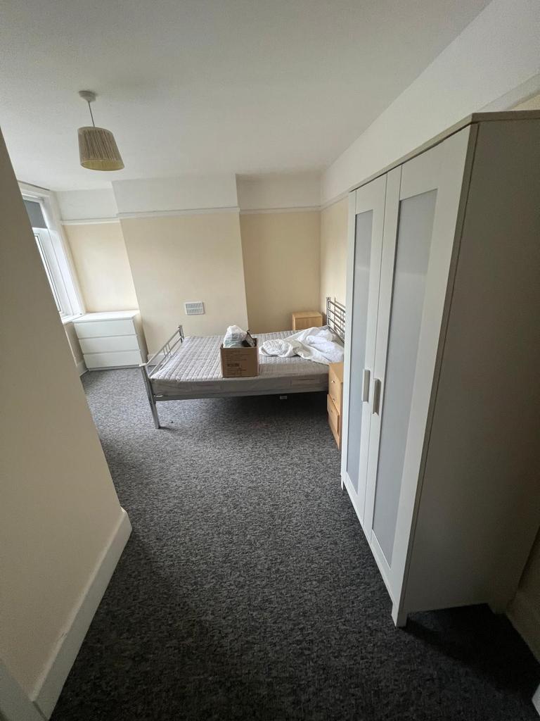 Kinson Road, Ensbury Park, Bournemouth, BH10 4DQ