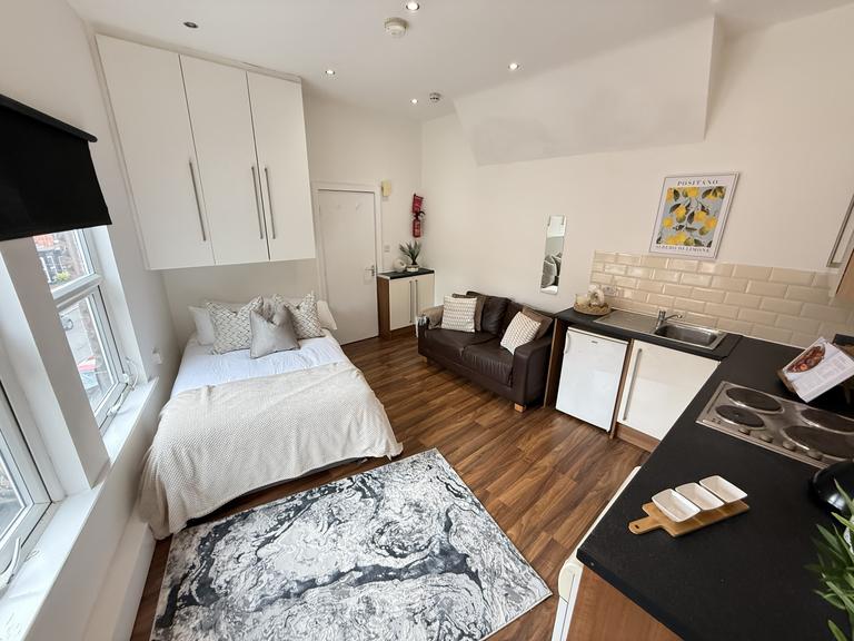 Norwood Terrace Bedsit 3, Hyde Park, Leeds, LS6 1EA