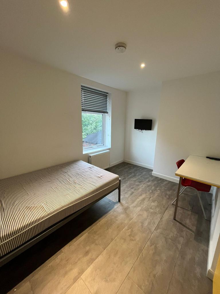 Thornton Road, Shelton, Stoke-on-Trent, ST4 2BD