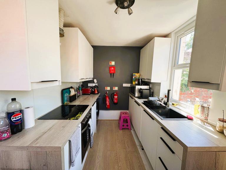 Albert Grove, Lenton, Nottingham, NG7 1PB