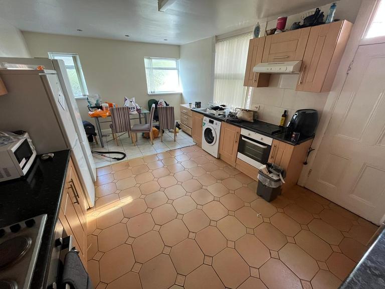 Bainbrigge Road, Headingley, Leeds, LS6 3AD