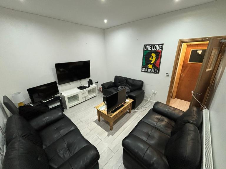 Harold Grove, Hyde Park, Leeds, LS6 1LB