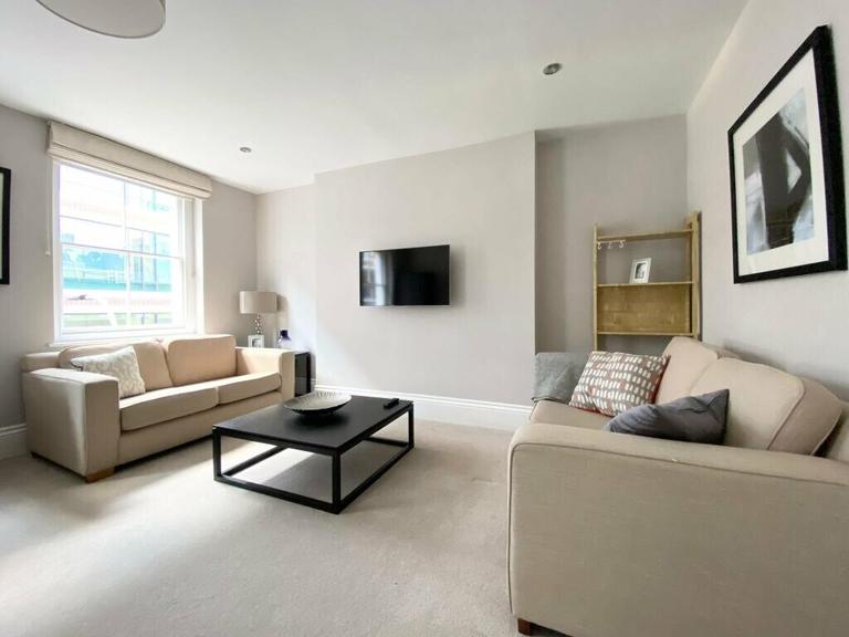 Huntley Street, Marylebone, London, WC1E 6DD