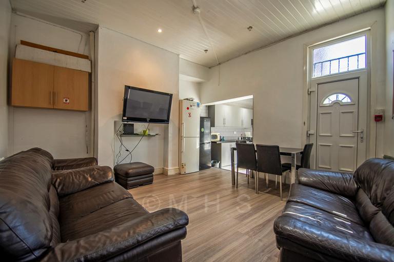 Norwood Road, Hyde Park, Leeds, LS6 1DZ