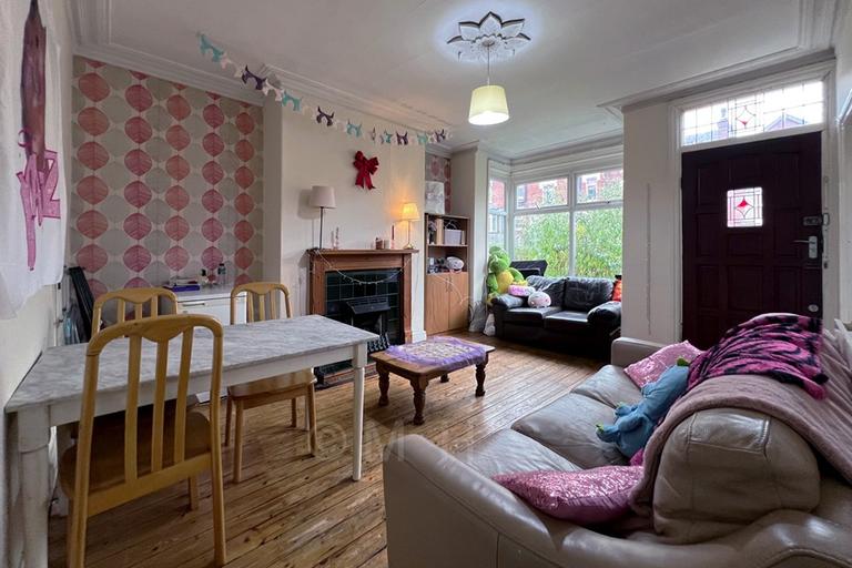 St. Anns Mount, Burley, Leeds, LS4 2PH