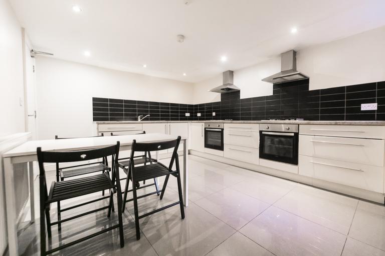 Manor Drive, Hyde Park, Leeds, LS6 1DE