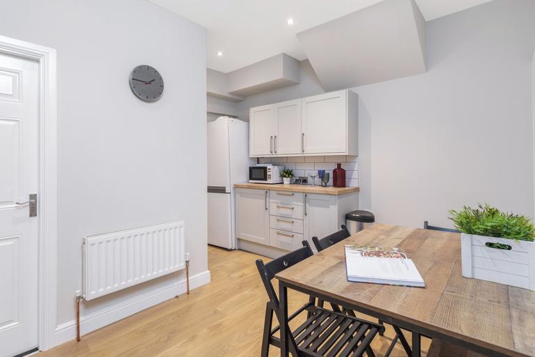 Hartley Grove, Woodhouse, Leeds, LS6 2LD