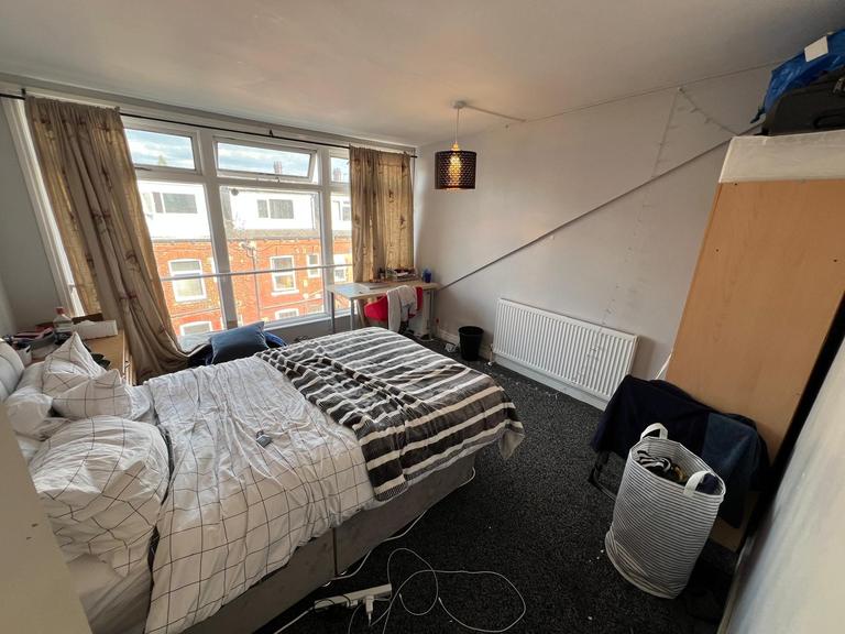 Welton Grove, Hyde Park, Leeds, LS6 1ES