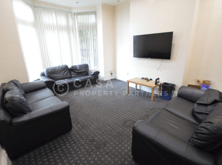 Kirkstall Lane, Headingley, Leeds, LS6 3DP