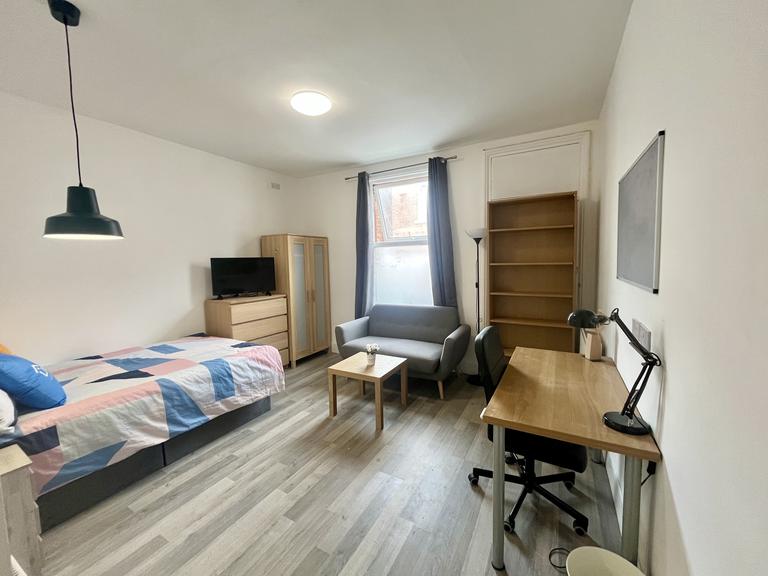 City Road, Dunkirk, Nottingham, NG7 2JL