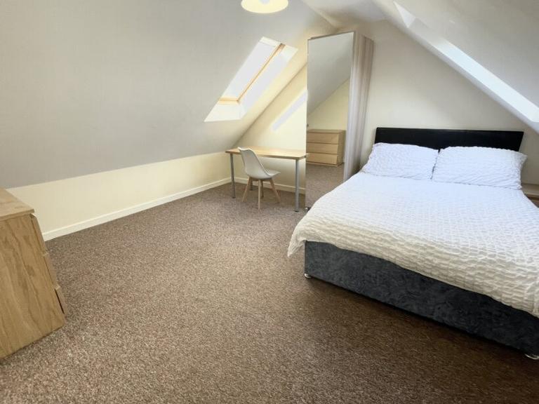 St. Helens Road, Sandfields, Swansea, SA1 4BB