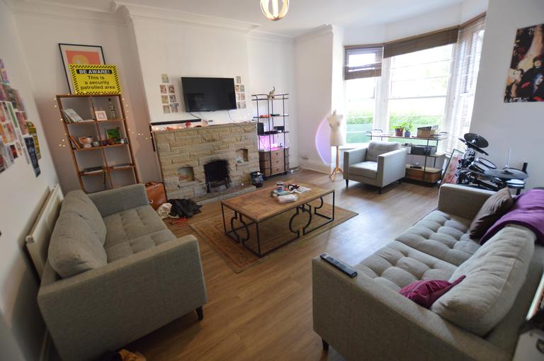 Consort Terrace, Hyde Park, Leeds, LS3 1ET