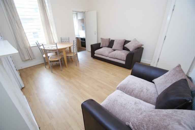 Brudenell Mount, Hyde Park, Leeds, LS6 1HS