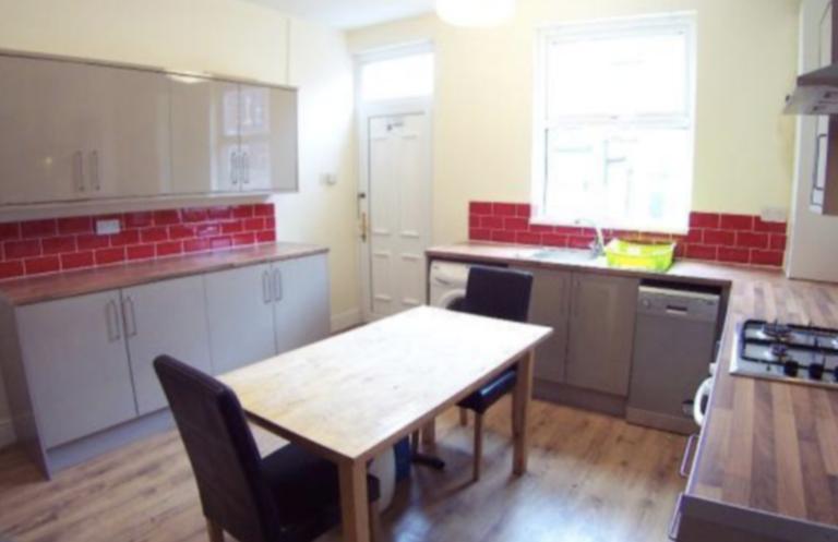 Hessle Place, Hyde Park, Leeds, LS6 1EU