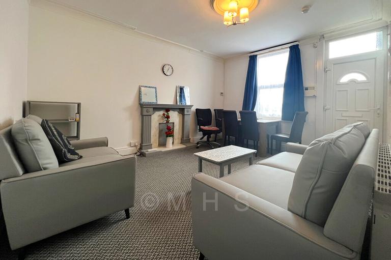 Royal Park Grove, Hyde Park, Leeds, LS6 1HQ