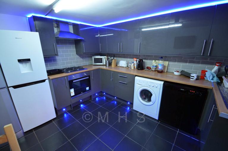 Ashville Avenue, Hyde Park, Leeds, LS6 1LX