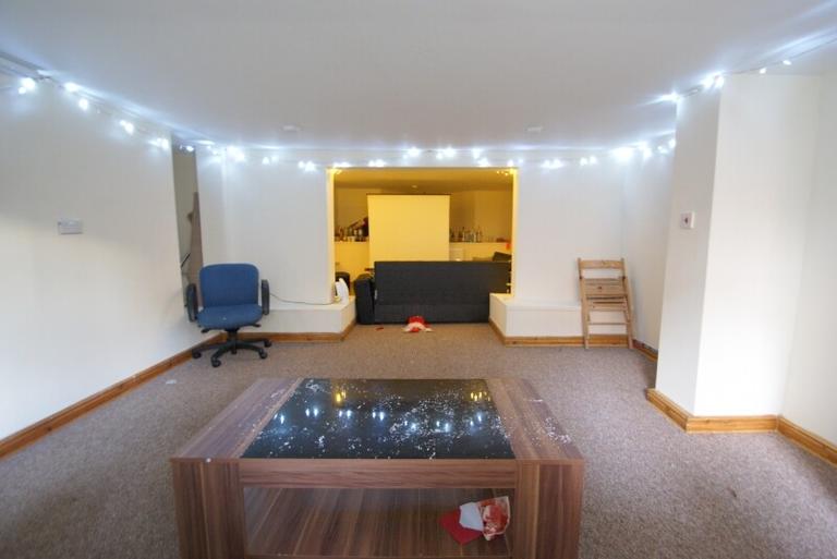 Hyde Park Road, Hyde Park, Leeds, LS6 1AJ