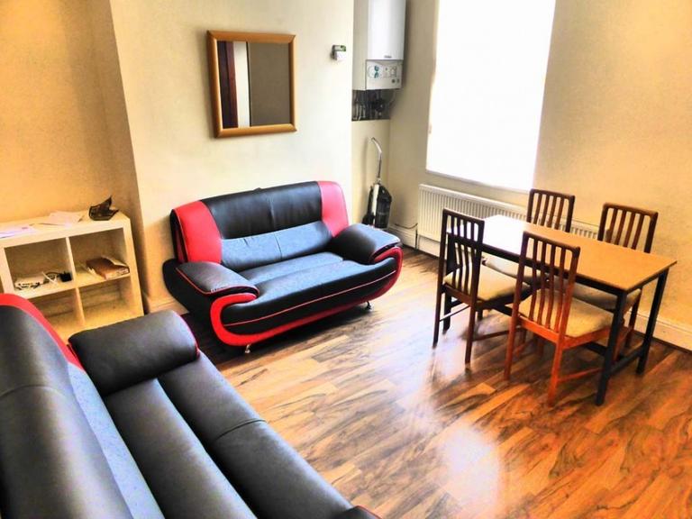 Hessle View, Hyde Park, Leeds, LS6 1ER