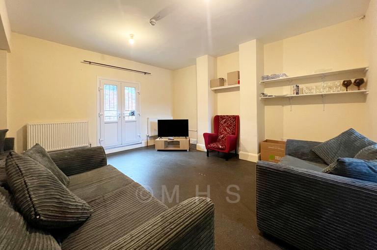 Hyde Park Road, Hyde Park, Leeds, LS6 1AH