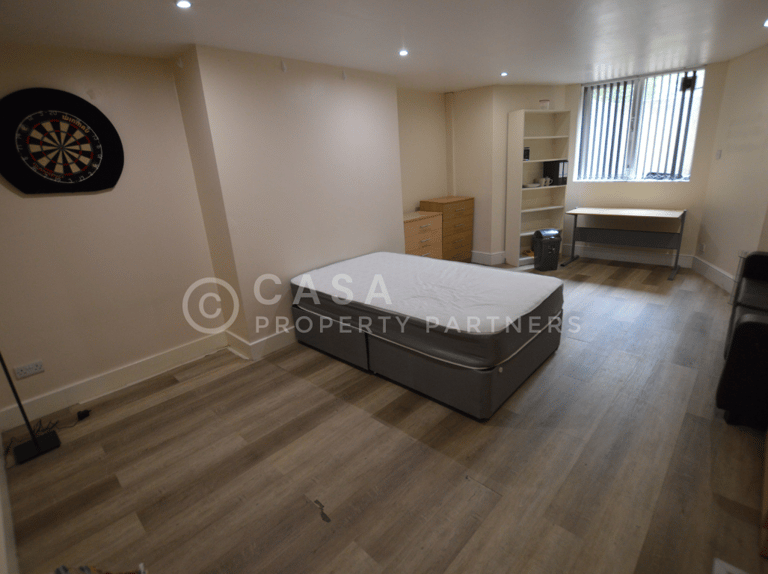 North Grange Mount, Headingley, Leeds, LS6 2BY