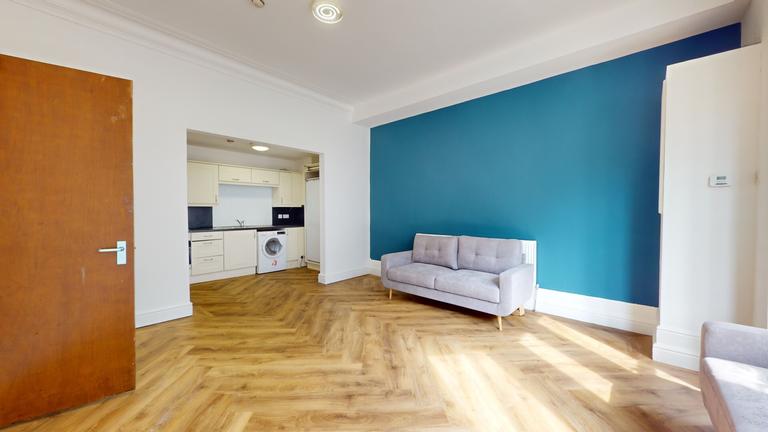 Hyde Park Road, Hyde Park, Leeds, LS6 1AH