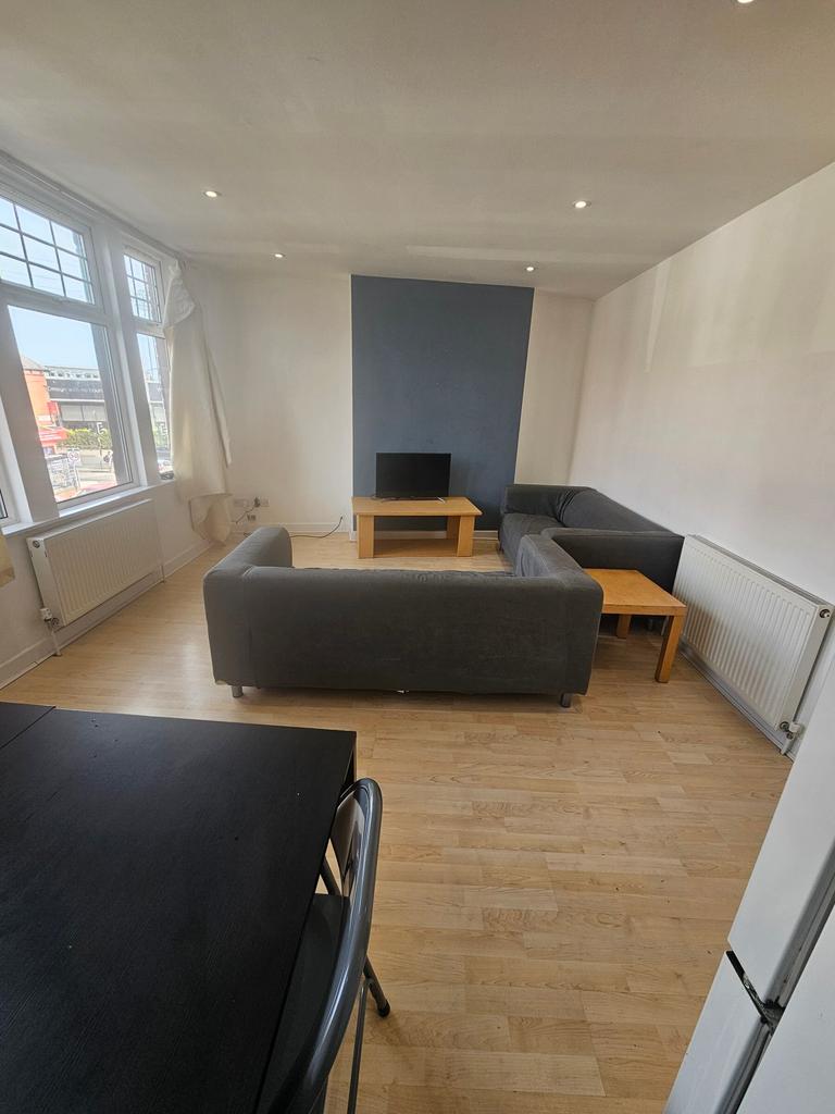 Headingley Mount, Headingley, Leeds, LS6 3EL